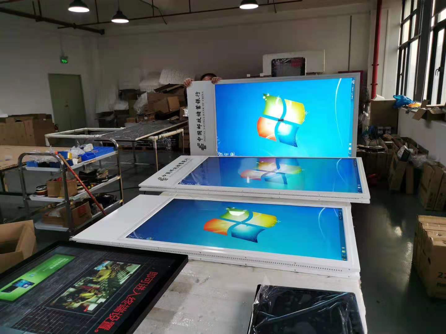 落地立式双屏广告机应用阅读领域(图3) 落地立式双屏广告机应用阅读领域(图3)